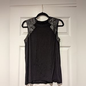 Sen sleeveless top - S